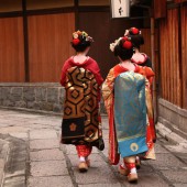 Kyoto cấm khách du lịch đi vào các con hẻm riêng tư ở quận geisha